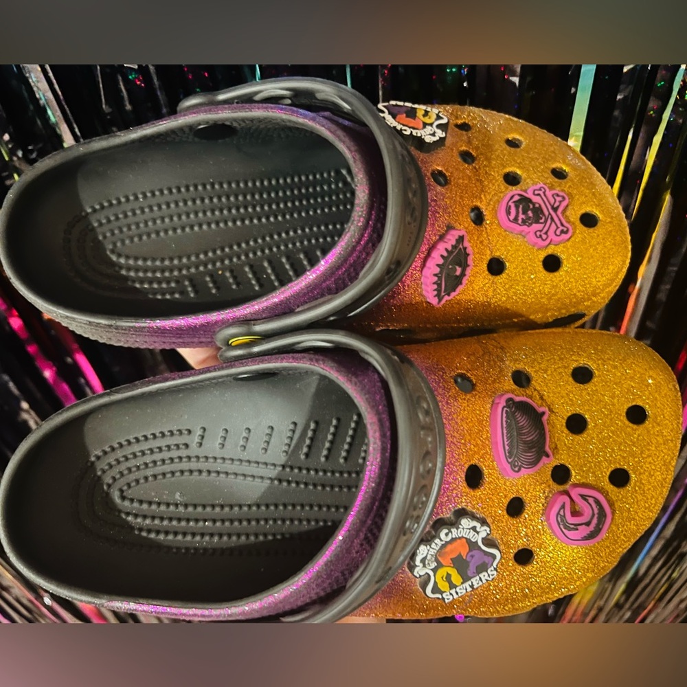 Women’s glitter size 7 Hocus Pocus crocs - Picture 4 of 6